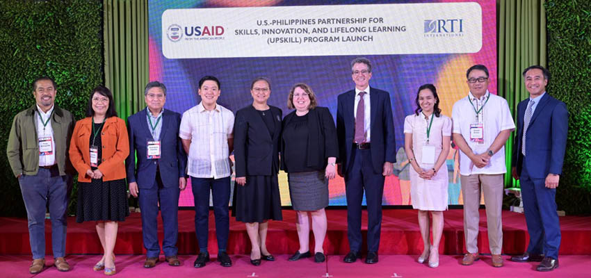 (From left) Tirso Ronquillo, Leonila Baluyut, Napoleon Juanillo, Karol Mark Yee, Cheryl Peralta, Sara Borodin, Ryan Washburn, Cinderella Benitez-Jaro, Rowel Barba, and Richard Abendan. Photo: US Embassy in the Philippines
