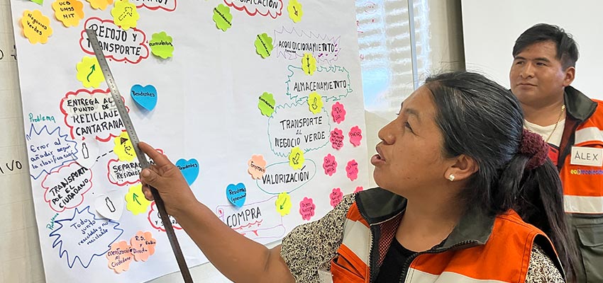 Victoria Mamani presenting the value chain. Photo: Courtesy MIT D-Lab