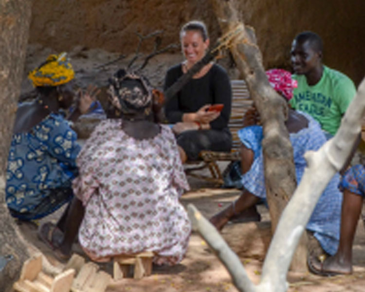 Annie O'Donnell and Abdoul Keïta conducting a focus group with women in Tiby, Mali.