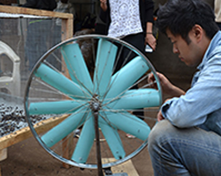Winnowing sunflower thresher developed at the 2014 International Development Design Summit